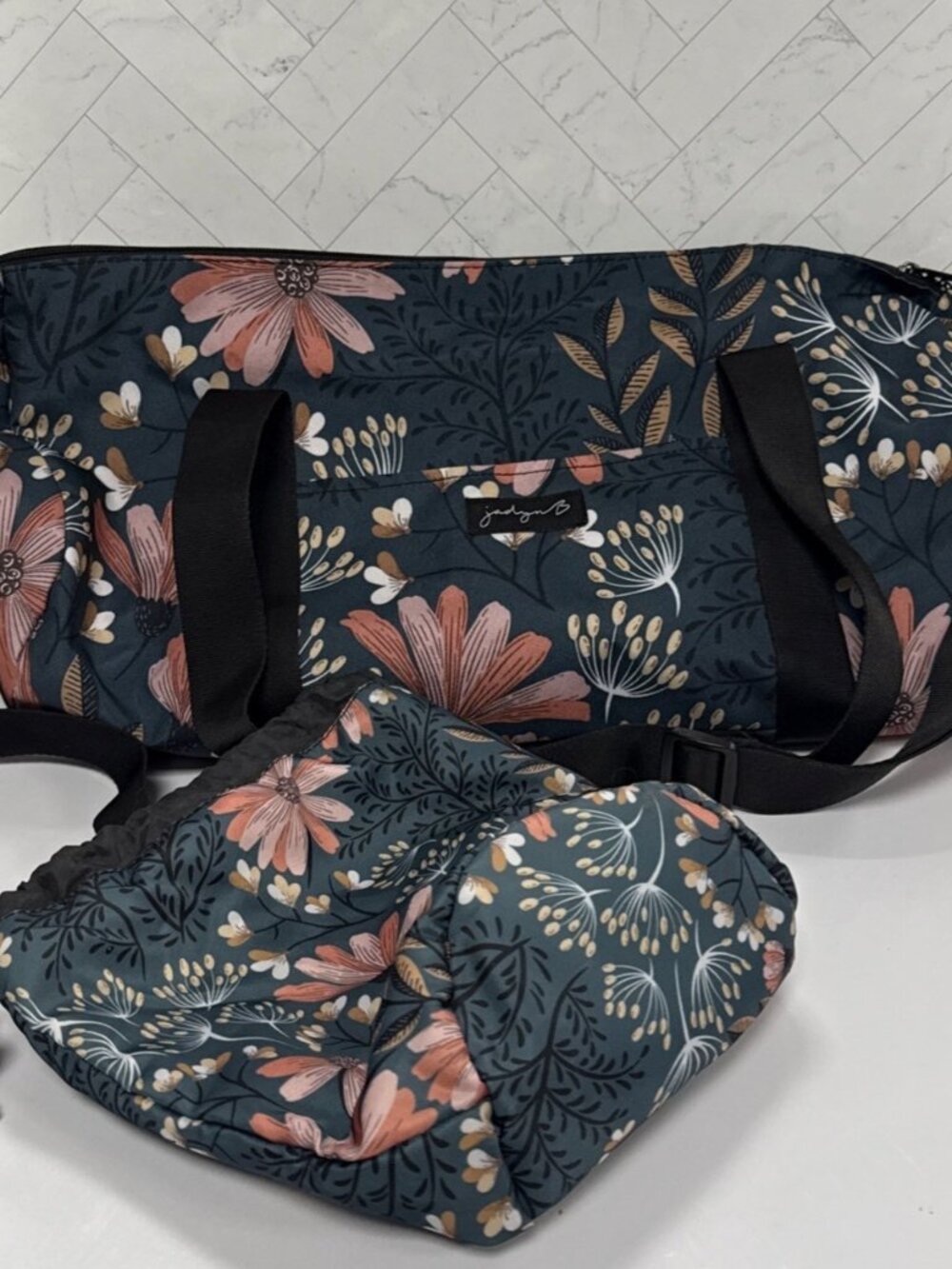 Jadyn 19” Barrel Womens Duffel Gym Weekender Bag & Makeup Dk Green Floral Print